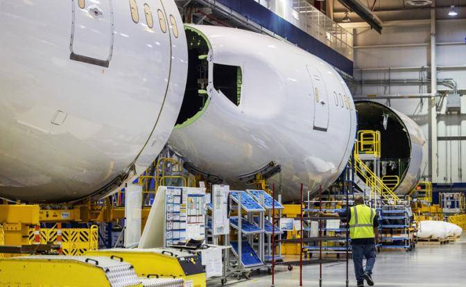Титановый крючок для Boeing: Самолеты не взлетят без деталей из России