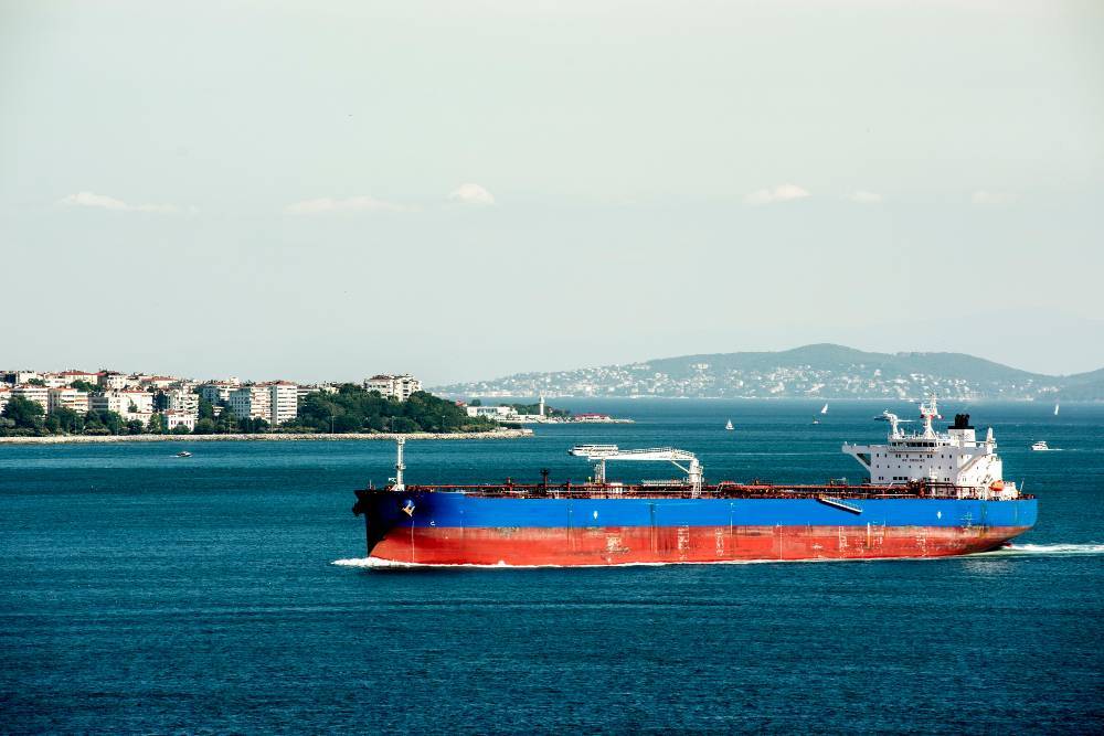 Bloomberg: РФ выводит свой огромный танкерный флот из-под контроля Запада