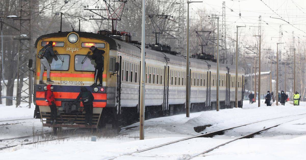 Латвия вынуждена закупать запчасти для своих же поездов в России