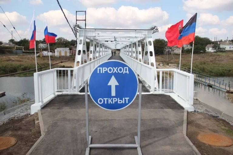 Подарки шефов Новой России: мосты и фонтаны, дороги и чистая вода