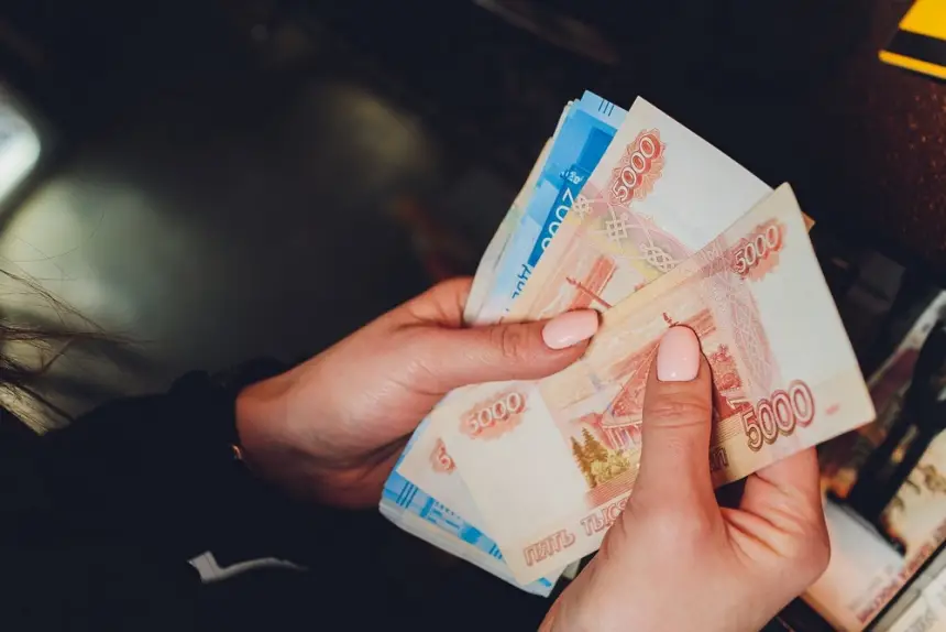 Минимальная зарплата россиян может увеличиться сразу на 11 тысяч рублей Минимальная зарплата россиян может увеличиться сразу на 11 тысяч рублей