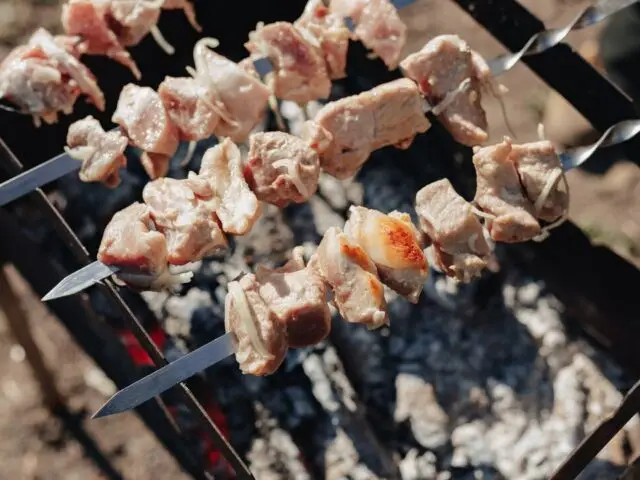 Майский мясной бум: россиян предупредили о взлёте цен на шашлык Майский мясной бум: россиян предупредили о взлёте цен на шашлык