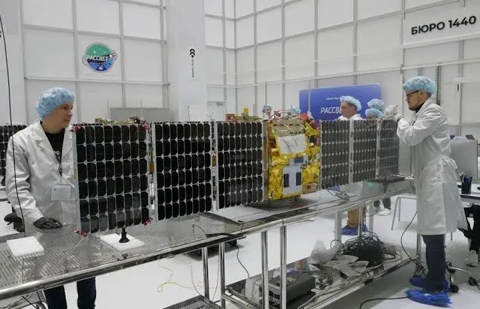 Убийца Starlink: в РФ громко анонсировали создание спутникового интернета Убийца Starlink: в РФ громко анонсировали создание спутникового интернета