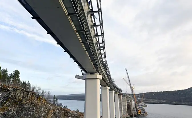 Мост на Сахалин уходит за горизонт Мост на Сахалин уходит за горизонт