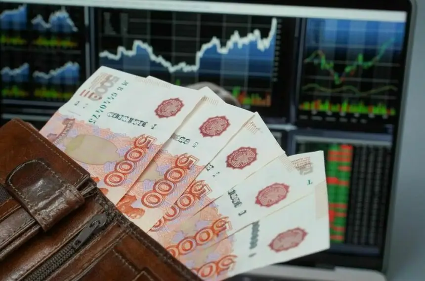 Летом доллар будет стоить и 95, и 100 рублей Летом доллар будет стоить и 95, и 100 рублей