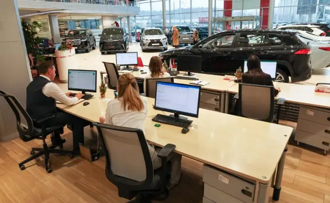 Автосалоны, теряя продажи, пошли в атаку на интернет Автосалоны, теряя продажи, пошли в атаку на интернет