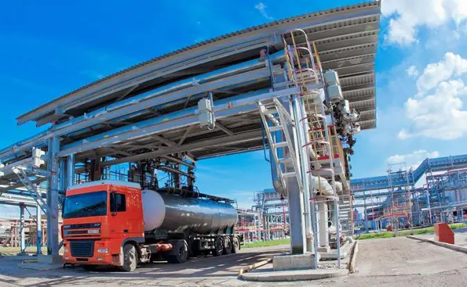 «Просто копни лопатой»: В Оренбуржье твердую нефть можно собирать в степи «Просто копни лопатой»: В Оренбуржье твердую нефть можно собирать в степи