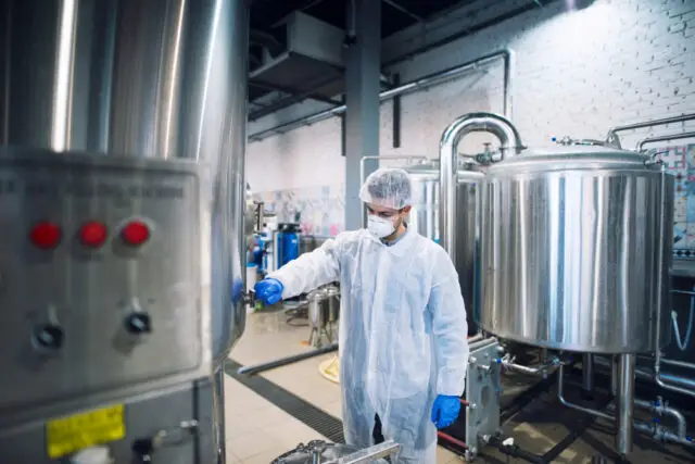 Катастрофа в пищевой отрасли: в РФ рухнуло производство базовых продуктов Катастрофа в пищевой отрасли: в РФ рухнуло производство базовых продуктов