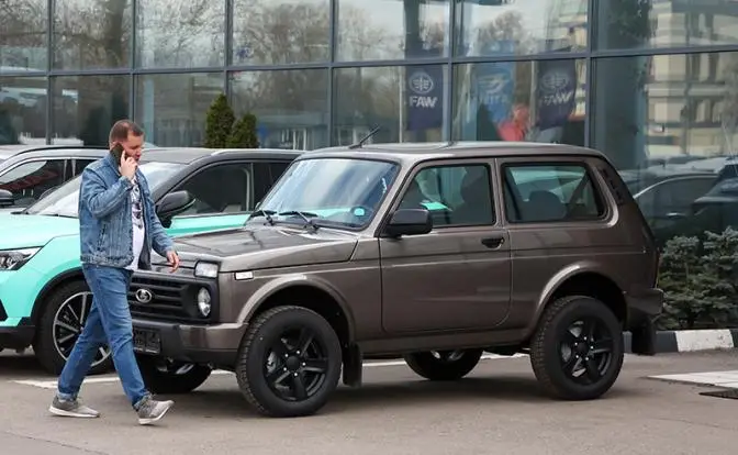 Утильсбор не помог: Новые автомобили все дальше от народа