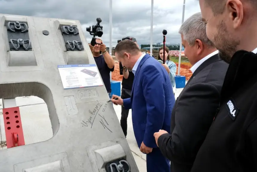 Завод по производству плит для ВСМ построят в Новгородской области Завод по производству плит для ВСМ построят в Новгородской области