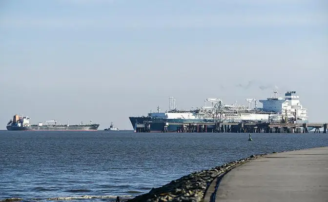 Назло Вашингтону? Нью-Дели выбирает скидки на русскую нефть Назло Вашингтону? Нью-Дели выбирает скидки на русскую нефть