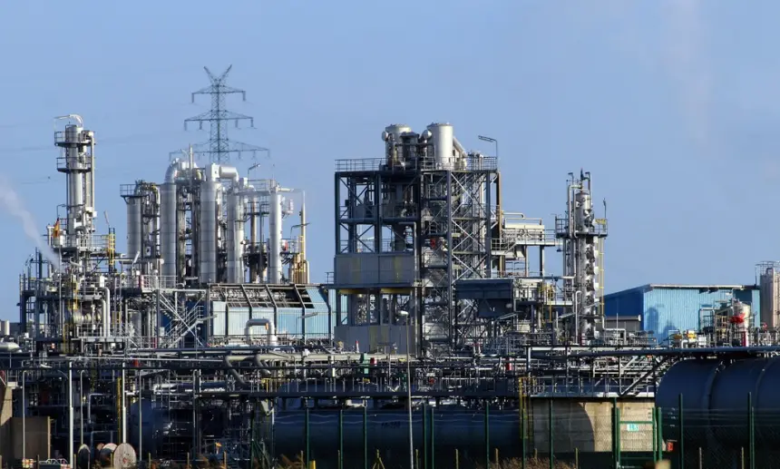 Крупнейший НПЗ России прекратил прием сырой нефти, ожидается глобальная цепная реакция