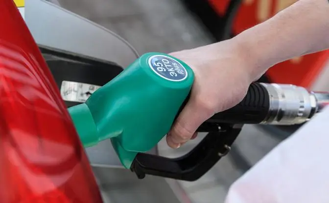 Избежать «бензинового голода» поможет компромисс государства и нефтяников