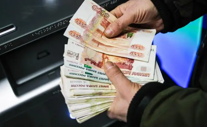 Жизнь в долг: Власти планируют приставить к каждому финансового надзирателя
