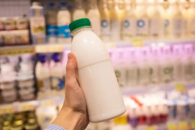 Кризис на молочном рынке: россияне отказываются от привычных продуктов Кризис на молочном рынке: россияне отказываются от привычных продуктов
