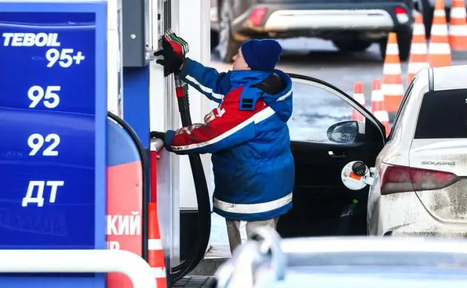 Удары по НПЗ или мировые цены — что сильнее бьет по бензину Удары по НПЗ или мировые цены — что сильнее бьет по бензину