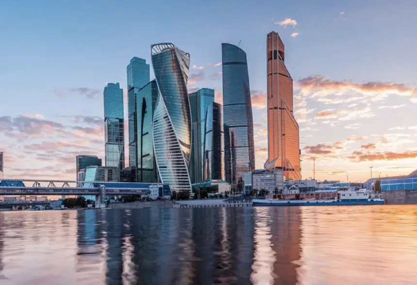 Пока немцы стыдливо уходят из России, их место занимают лицемерные янки Пока немцы стыдливо уходят из России, их место занимают лицемерные янки