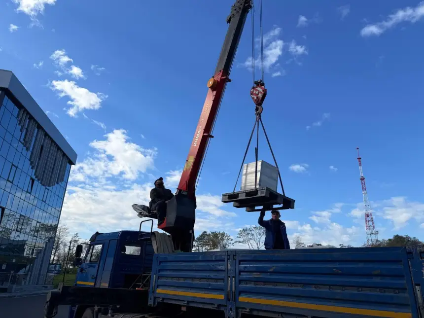 Новая Россия опирается на помощь регионов-шефов Новая Россия опирается на помощь регионов-шефов