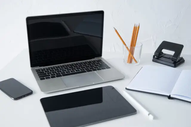 Ноутбуки в серой зоне: сокращаются поставки китайской техники в Россию