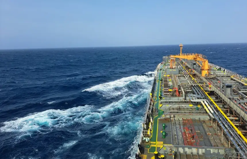 Австралия через лазейку покупает миллионы баррелей российской нефти – The Guardian