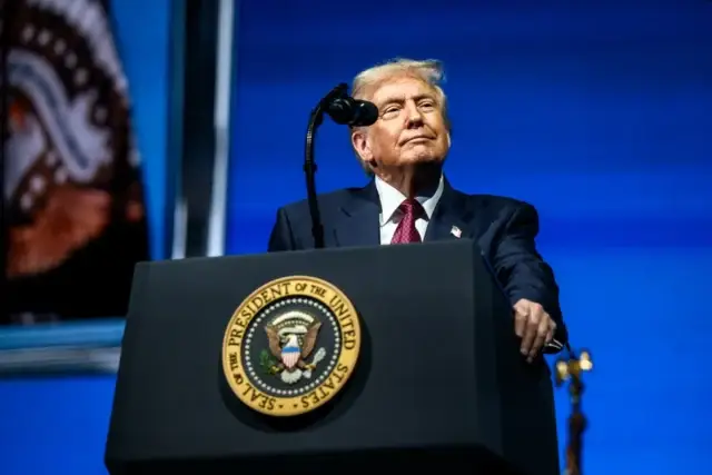 Глобальное надувательство: Трамп обещает каждому американцу по $2000