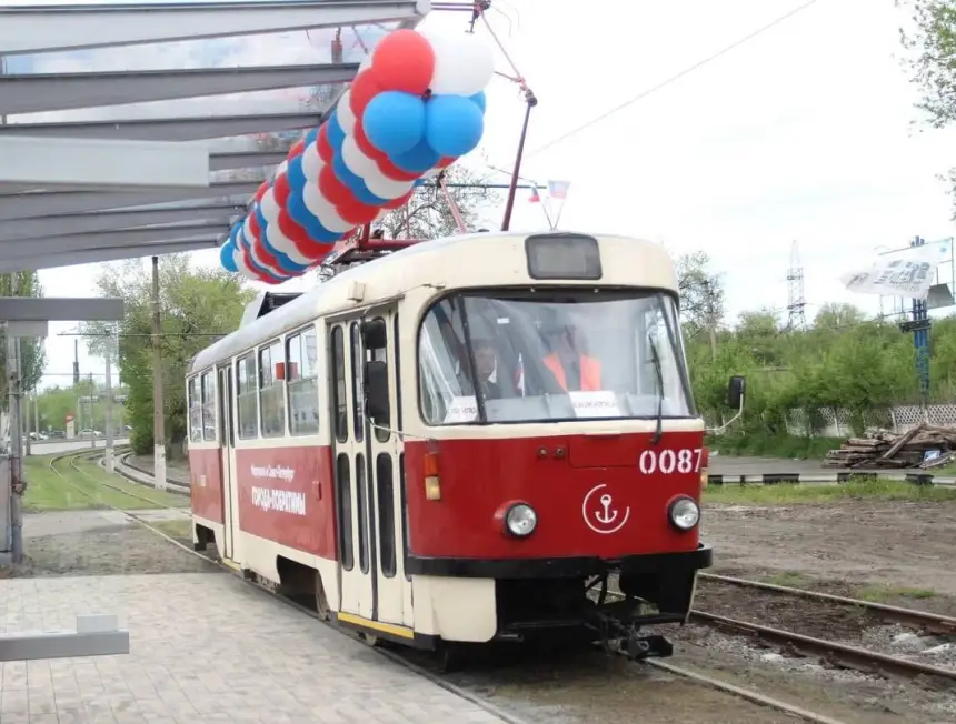 Новая Россия восстанавливает электротранспорт, ищет источники воды