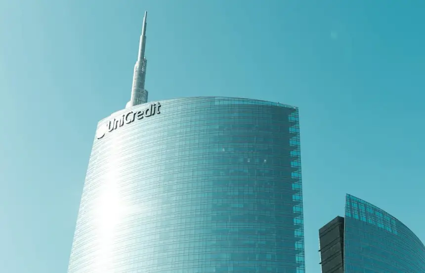 Одно неверное движение: итальянский банк UniCredit очень боится прогореть в России