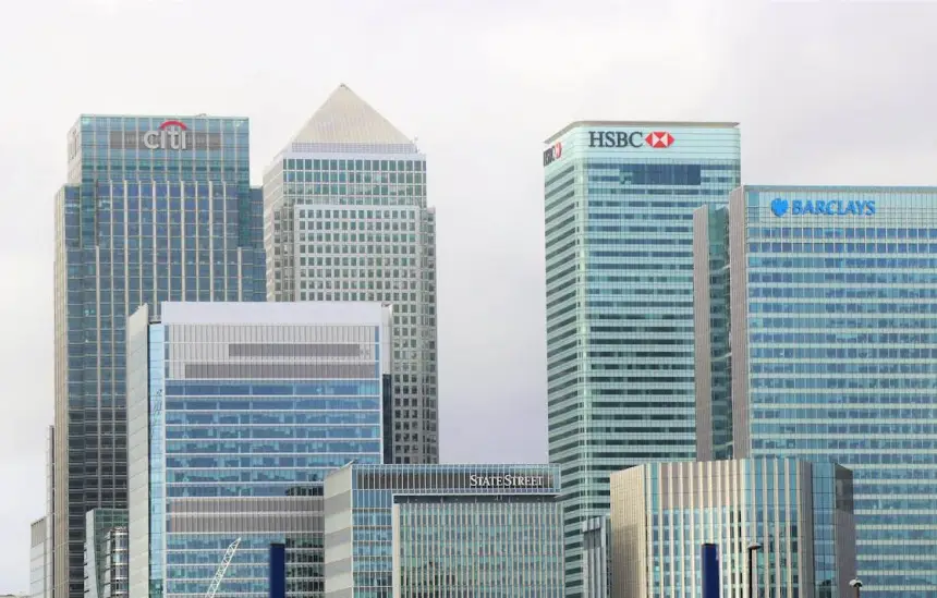 Назло Лондону: очередной прибыльный западный банк будет пущен с молотка в России