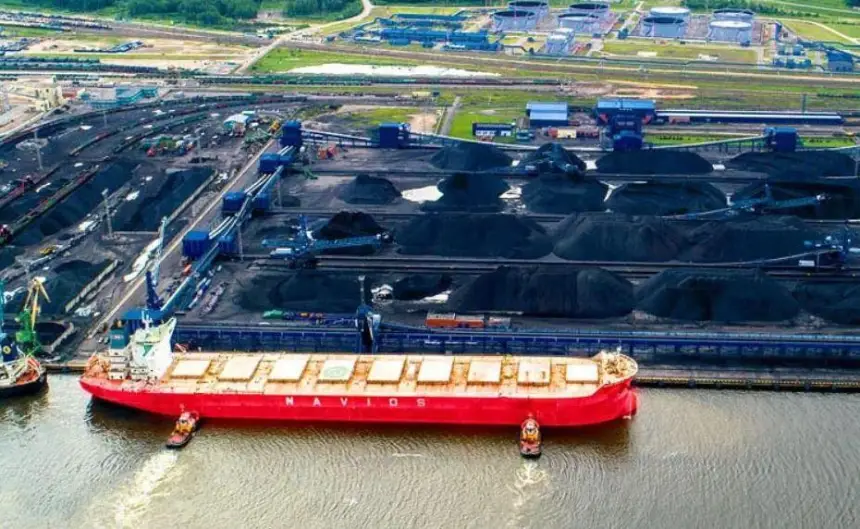 Российские порты на Балтике загружают углем для Европы