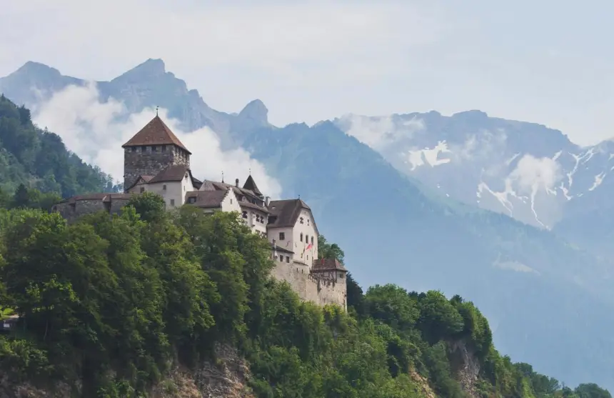 Бесхозные яхты и особняки: офшорные российские зомби-трасты «лопнули» в ЕС