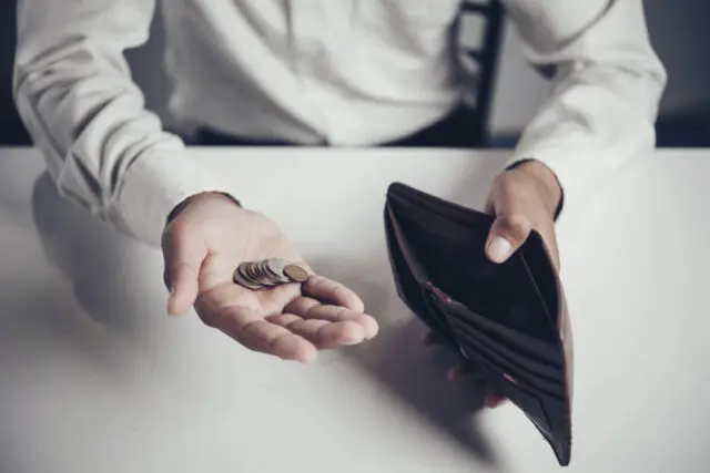 Пугающая реальность: в РФ максимально выросло число граждан без сбережений