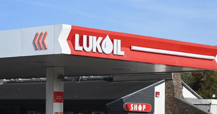 «Лукойл» со скандалами распродаёт свои подсанкционные западные активы