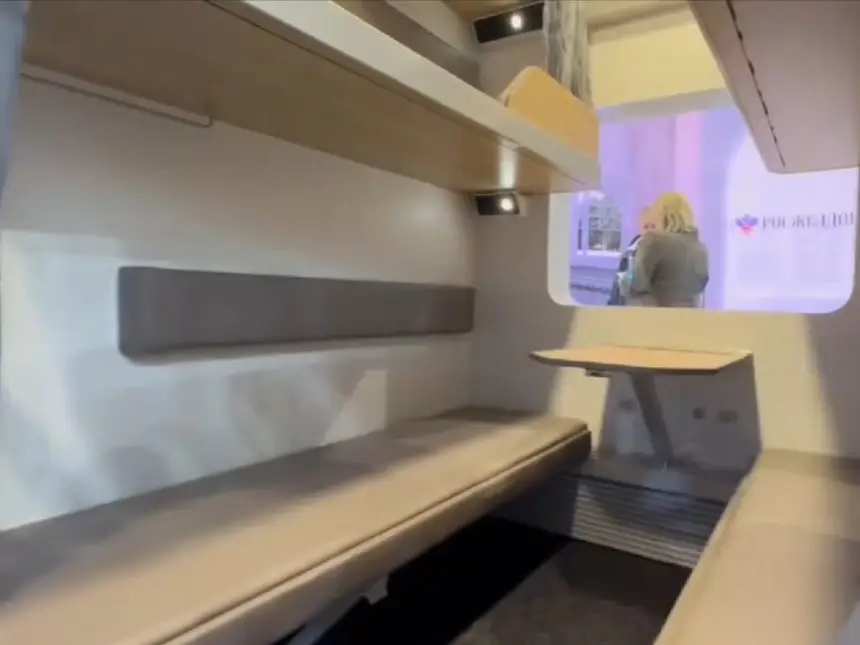 Плацкарт будущего: в РФ впервые показали новинку РЖД – вагон габарита Т