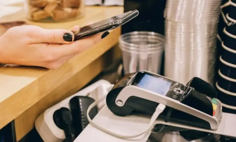 Mессенджер вместо паспорта: в РФ упростили покупку алкоголя и сигарет