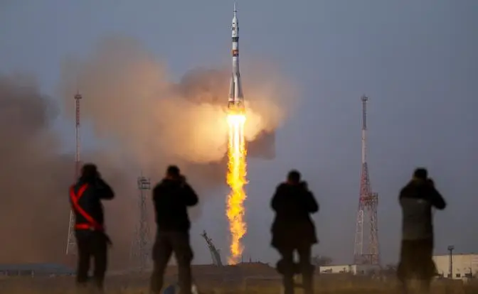 Отечественной космонавтике желательно сменить орбиту