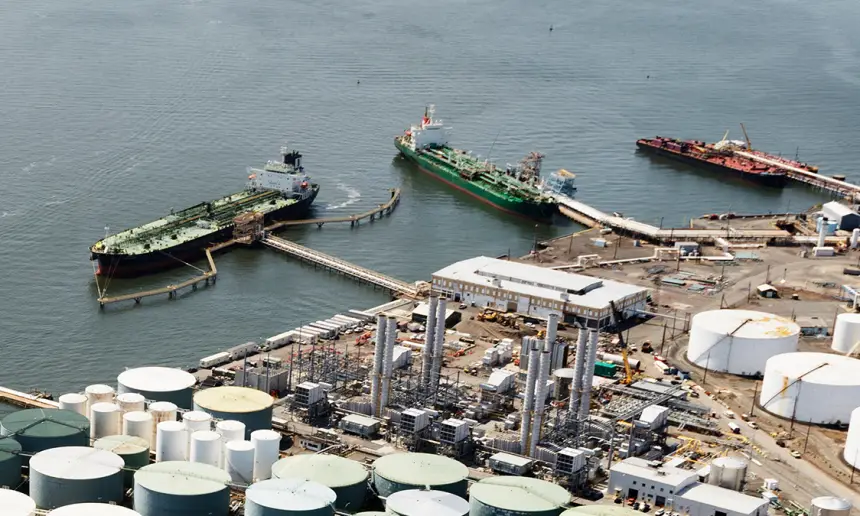 Китай и Индия создали морскую толчею из двадцати танкеров с российской нефтью