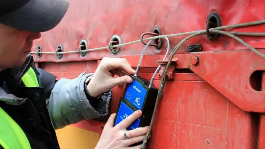 Электронные пломбы служат выявлению нелегального импорта. Но не без проблем