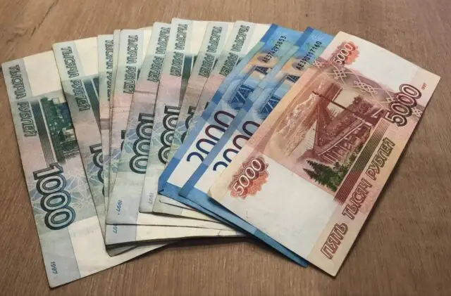 Платить перестали: Россияне штурмуют Роструд из-за задержек зарплат