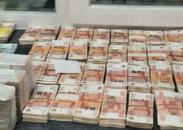 Как у россиян под подушкой накопилась рекордная сумма наличных