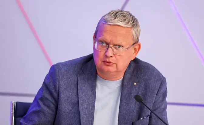 Делягин: В РФ много парадоксов — квартиры стоят пустые, НПЗ несут убытки