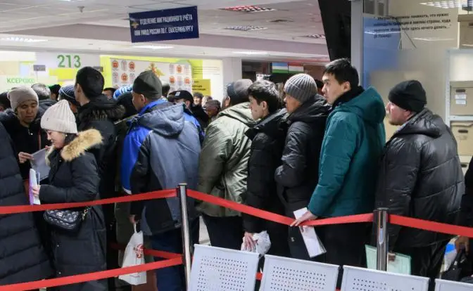 Назад — за свой счет: Мигранты оказались действительно «ценными кадрами»