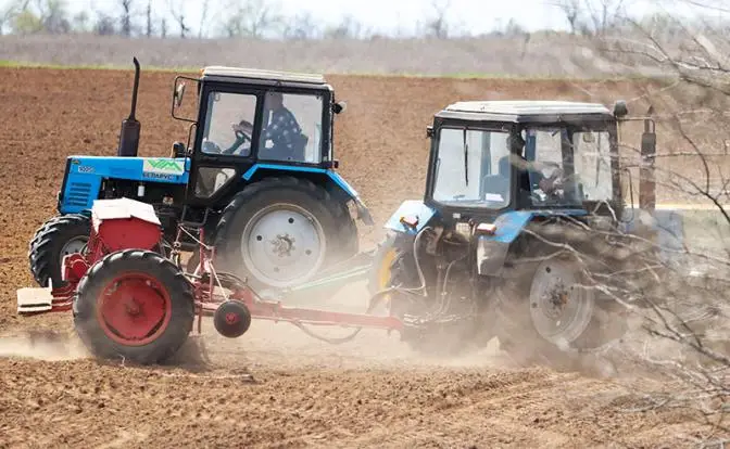 Война утильсборов: наши тракторы и авто Астана превращает в золотые