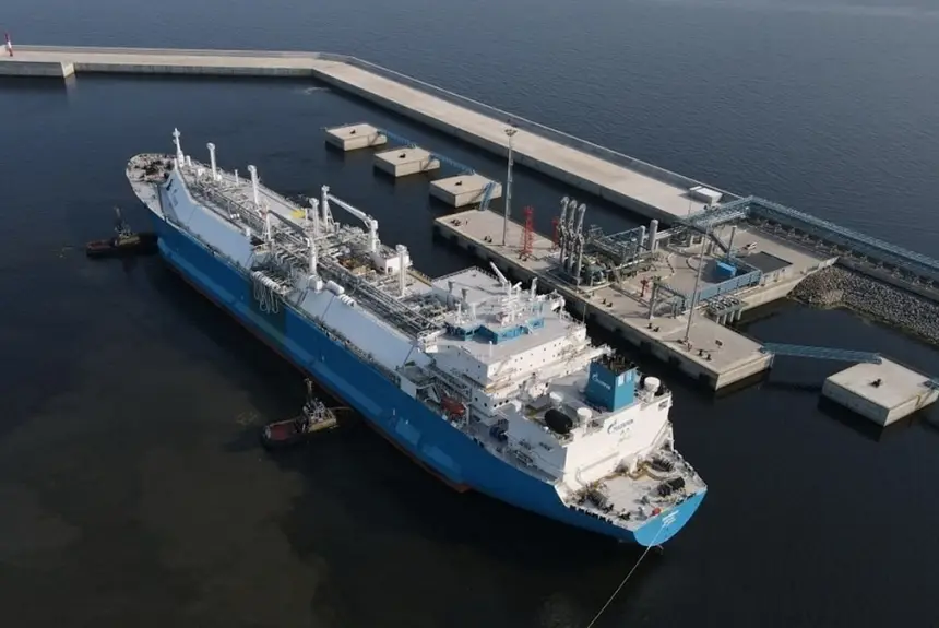 Единственный ледокольный танкер обеспечивает бесперебойные поставки СПГ РФ в КНР