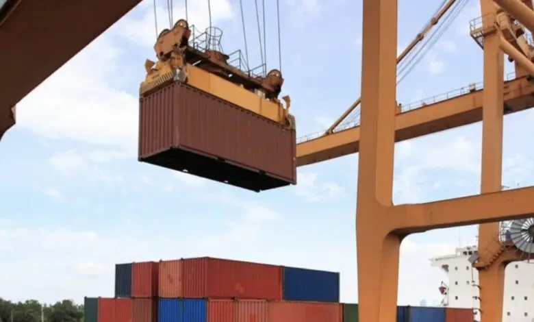 Экономический разворот: импортозамещение кроет параллельный импорт