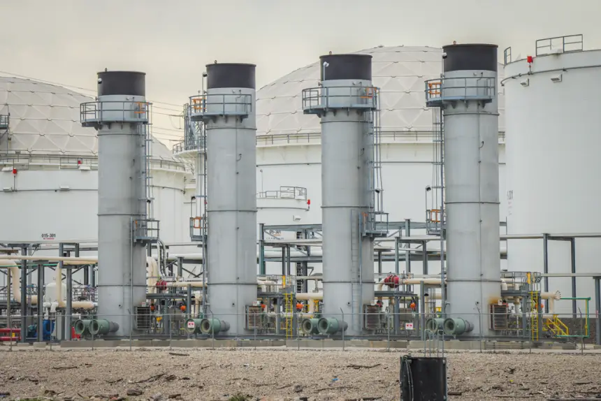 Шампанское среди топлива: СПГ не по зубам Индии