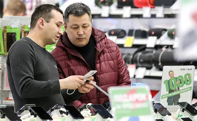 «Деньги дороже понтов»: Куда и почему обрушился рынок гаджетов