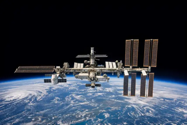 Космический чемодан без ручки: Россия и США делят умирающую МКС