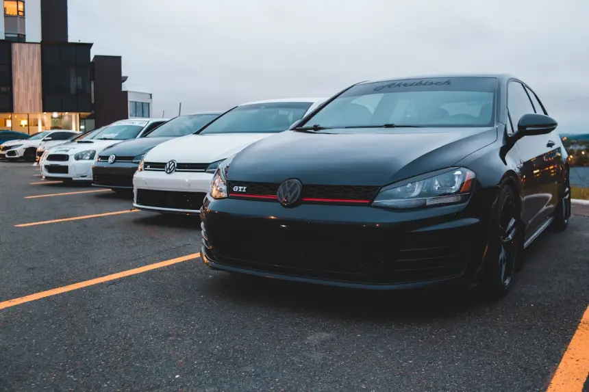 Крик о помощи: Volkswagen раздавлен китайцами дома