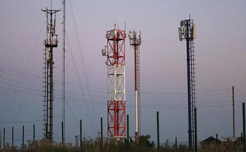 Без звонков и интернета: на Украине начала сыпаться система связи