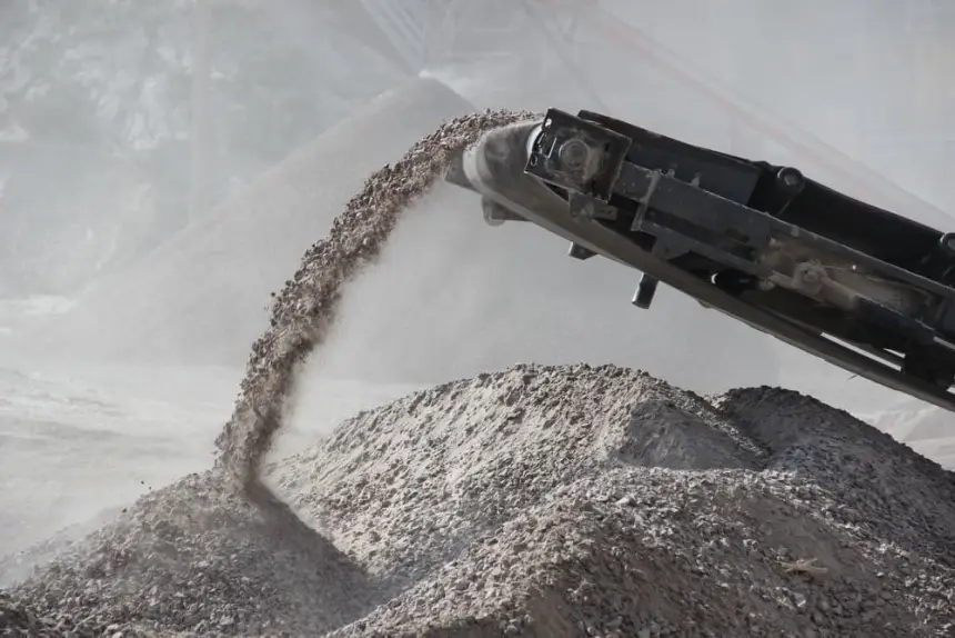 Новая Россия создаёт рабочие места, разрабатывает карьеры, строит мосты